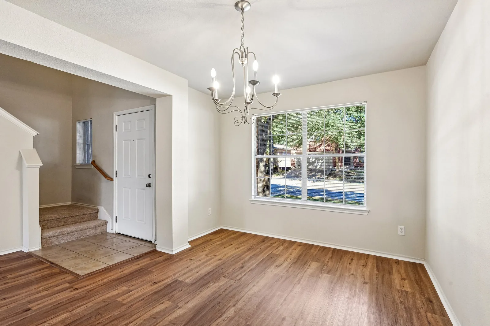 213 Hereford St, photo 5