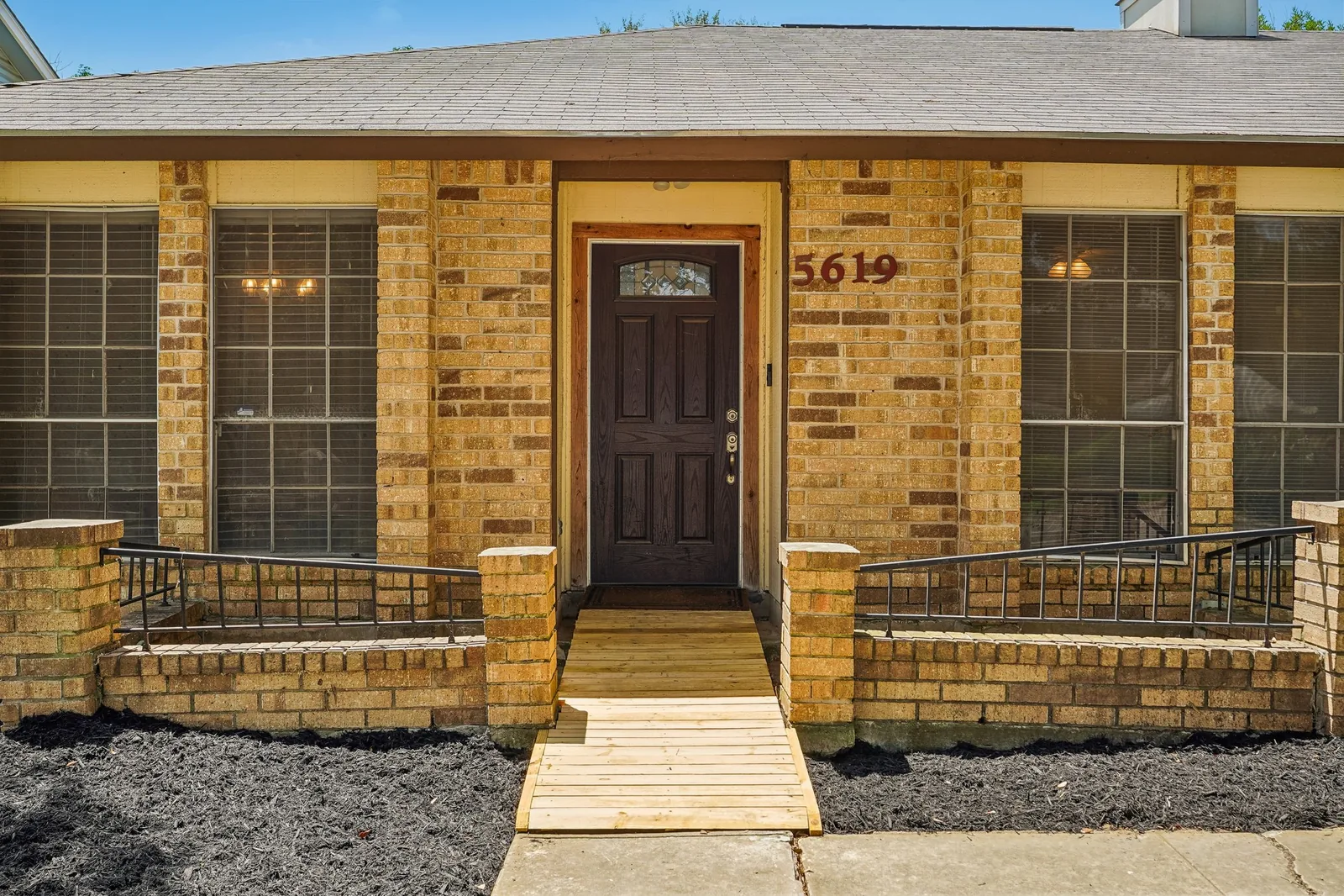5619 Wood Walk, photo 4